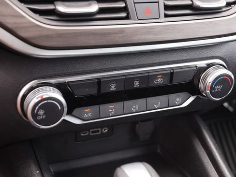 Certified 2025 Nissan Altima 2.5 SV FWD image 17