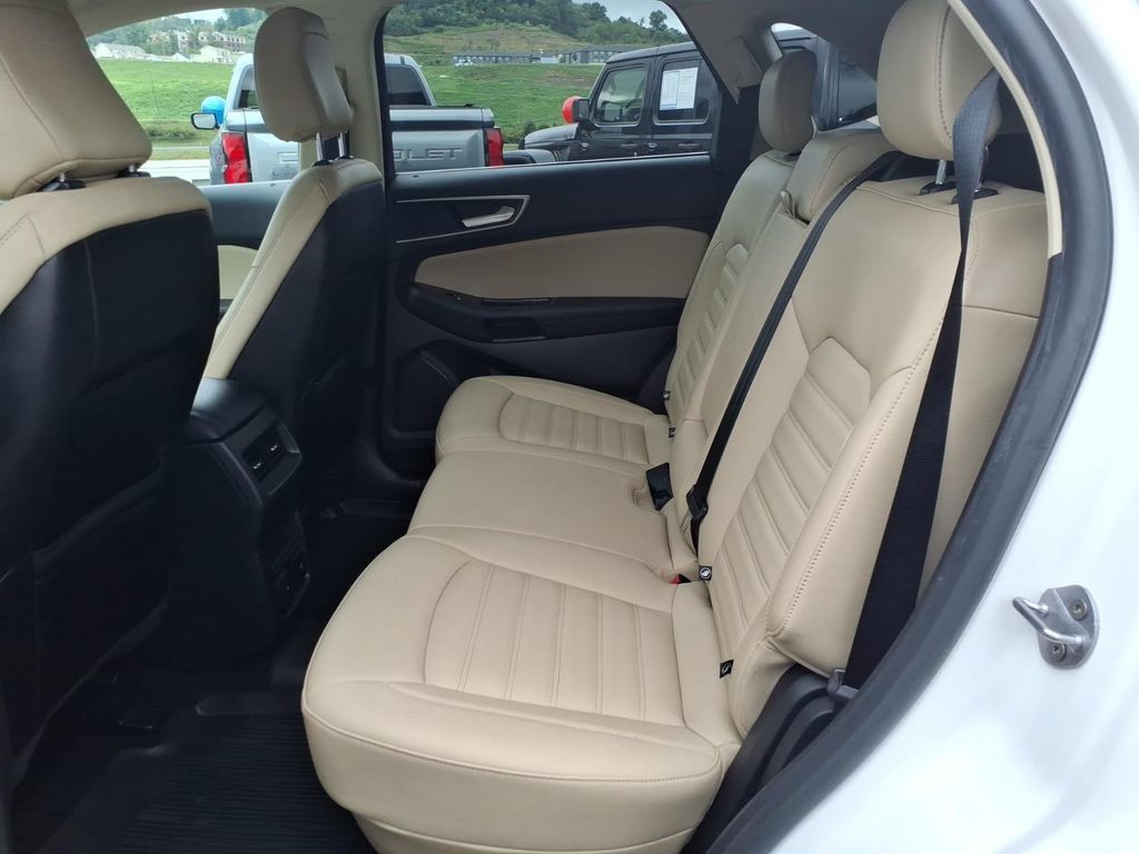 Used 2020 Ford Edge SEL w/ Convenience Package AWD/4WD image 16