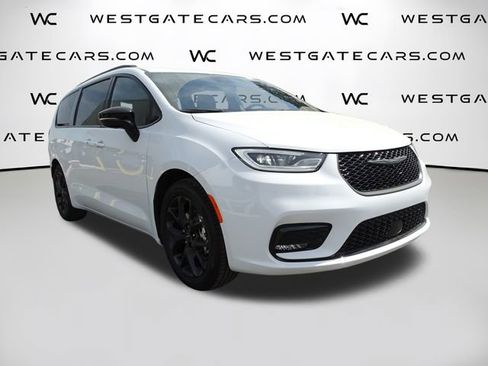 New 2024 Chrysler Pacifica Limited w/ S Appearance Package image 1