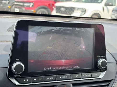 Used 2024 Nissan Altima 2.5 SV FWD image 28