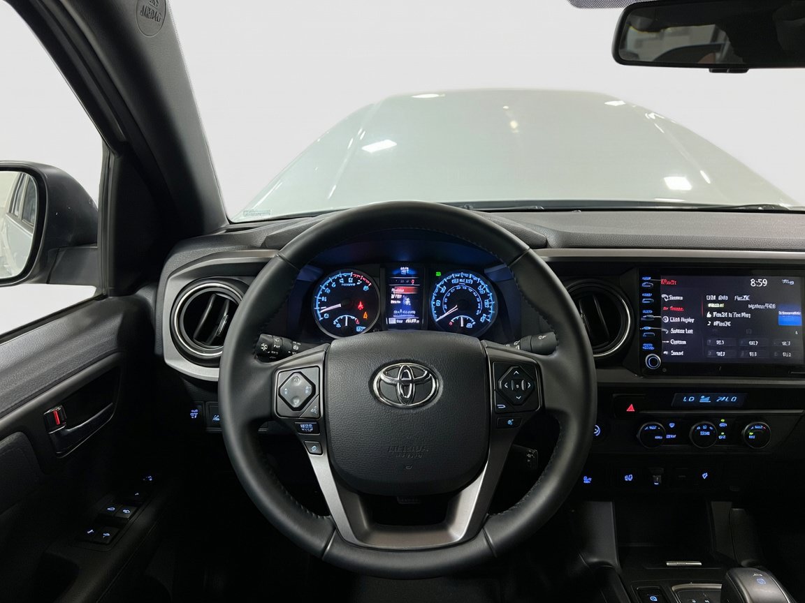 Used 2023 Toyota Tacoma TRD Off-Road w/ Technology Package AWD/4WD image 7