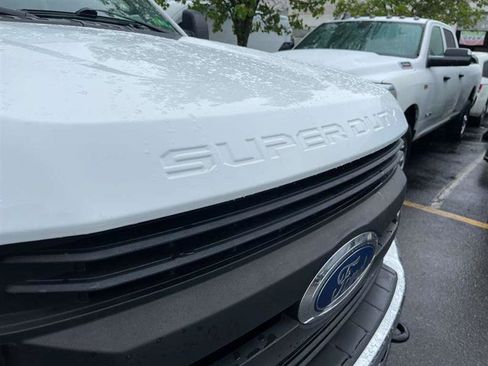 Used 2017 Ford F350 XL w/ Power Equipment Group AWD/4WD image 38
