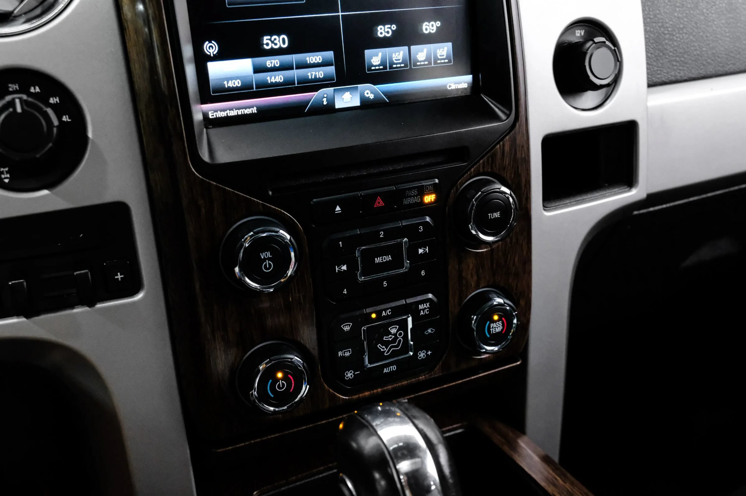 Used 2014 Ford F150 Lariat w/ Equipment Group 502A Luxury AWD/4WD image 30