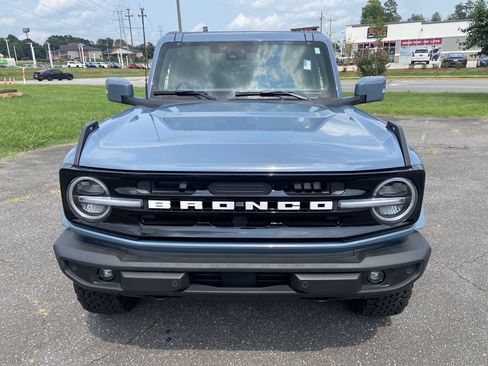 Used 2025 Ford Bronco Outer Banks AWD/4WD image 2