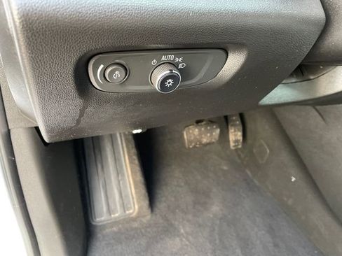 Used 2024 Chevrolet Traverse RS image 30