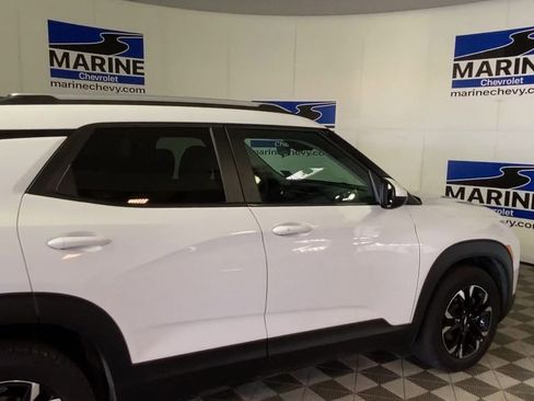 Used 2023 Chevrolet TrailBlazer LT FWD image 2
