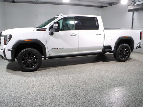 Used 2024 GMC Sierra 2500 AT4 w/ AT4 Premium Plus Package image 10