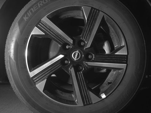 Used 2025 Nissan Sentra SV FWD image 13