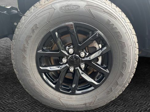 Used 2022 Jeep Gladiator Sport AWD/4WD image 10