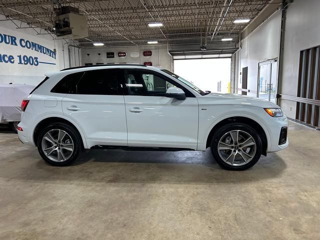 Used 2025 Audi Q5 2.0T Premium w/ Convenience Plus Package AWD/4WD image 2