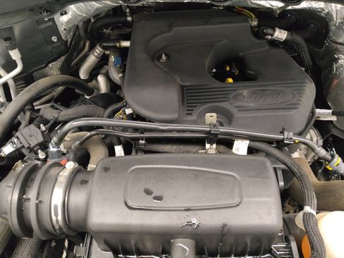 Used 2020 Ford Explorer XLT RWD image 30