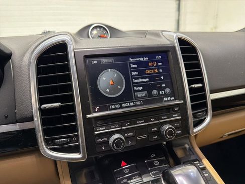 Used 2016 Porsche Cayenne image 17