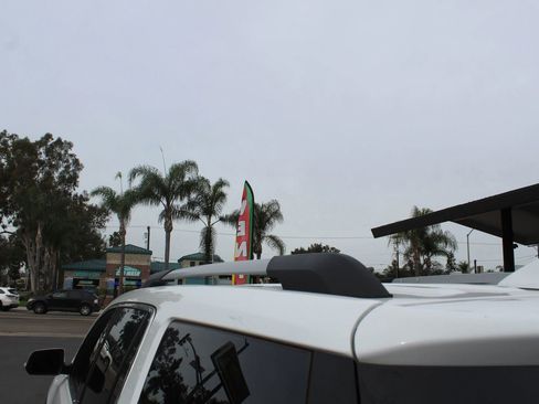 Used 2023 GMC Acadia SLT image 41