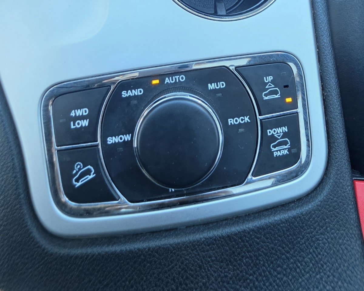 Used 2015 Jeep Grand Cherokee High Altitude AWD/4WD image 6