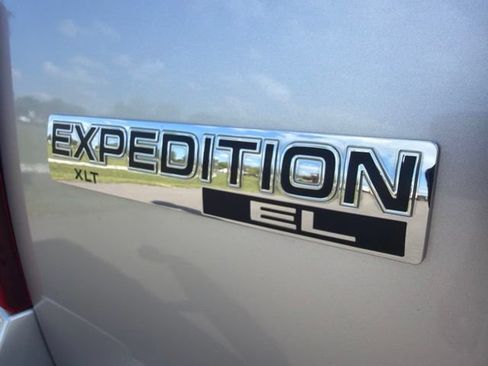 Used 2011 Ford Expedition XLT AWD/4WD image 10