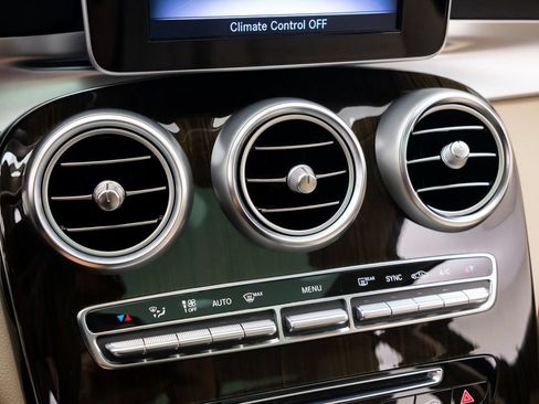 Used 2019 Mercedes-Benz GLC 300 4MATIC image 26