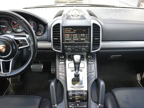 Used 2015 Porsche Cayenne Turbo image 19
