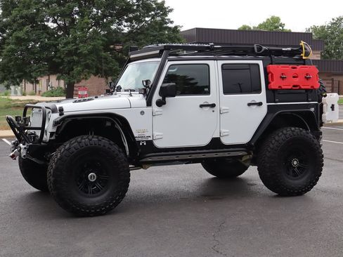 Used 2013 Jeep Wrangler Unlimited Sahara AWD/4WD image 10