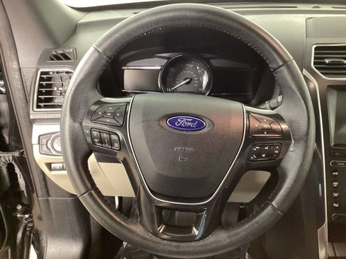 Used 2018 Ford Explorer Limited w/ Equipment Group 301A AWD/4WD image 16