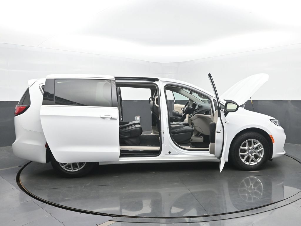 Used 2024 Chrysler Pacifica Touring-L FWD image 60