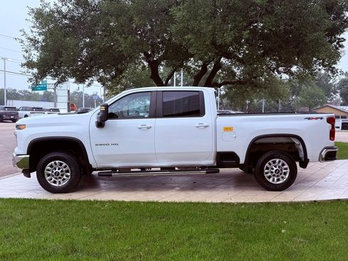 Used 2024 Chevrolet Silverado 2500 LT AWD/4WD image 9