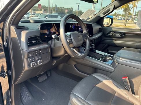 Used 2025 Chevrolet Suburban Z71 AWD/4WD image 22