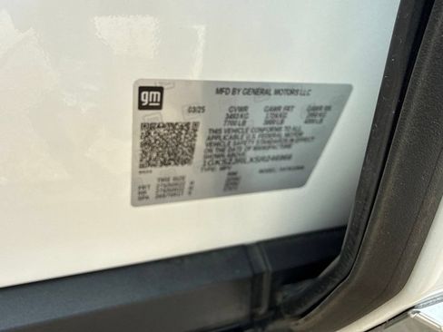 Used 2025 GMC Yukon XL Denali AWD/4WD image 34