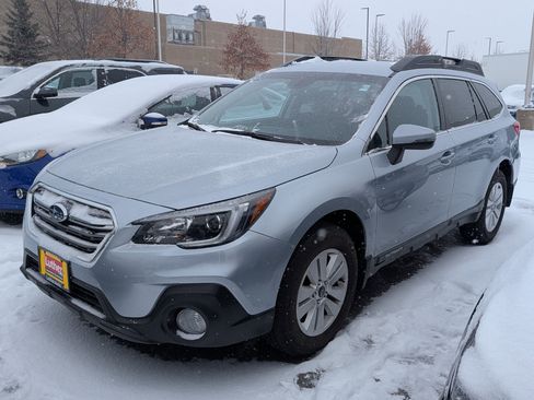 Used 2018 Subaru Outback 2.5i Premium image 2