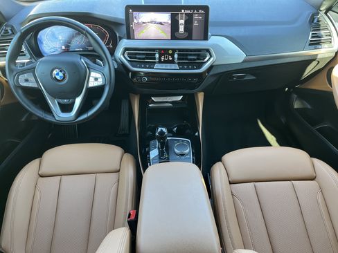 Used 2025 BMW X4 xDrive30i image 3