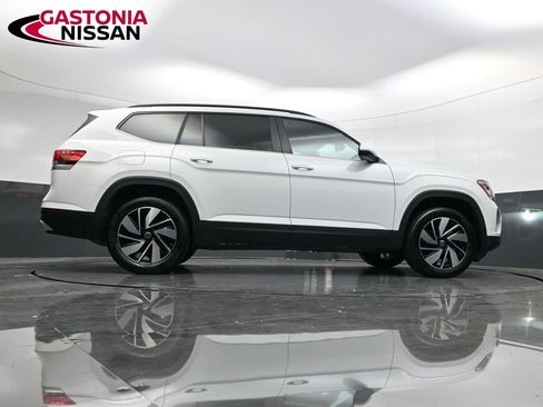 Used 2024 Volkswagen Atlas SE image 37