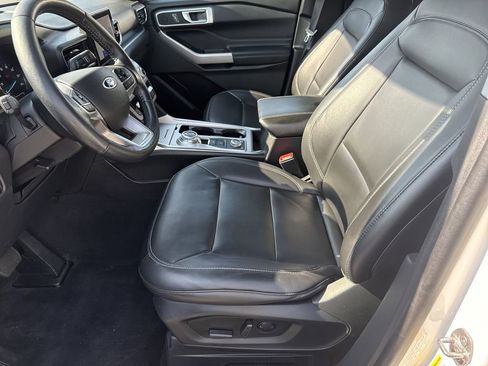 Used 2022 Ford Explorer XLT w/ Equipment Group 202A AWD/4WD image 9