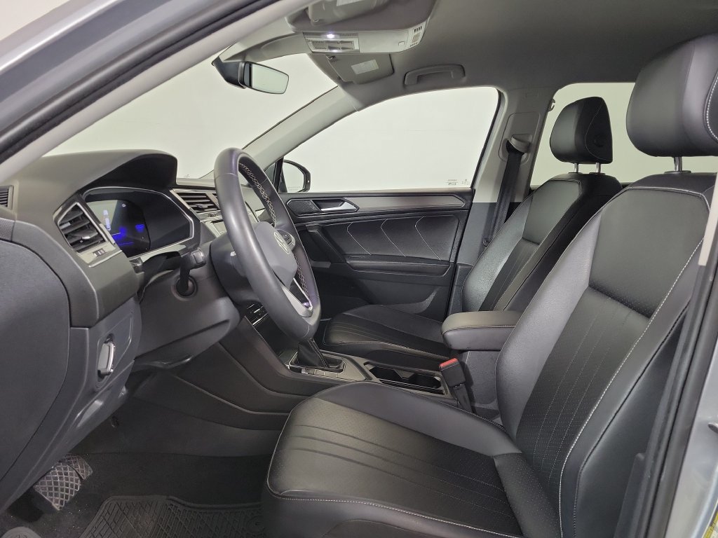 Used 2023 Volkswagen Tiguan SE FWD image 12