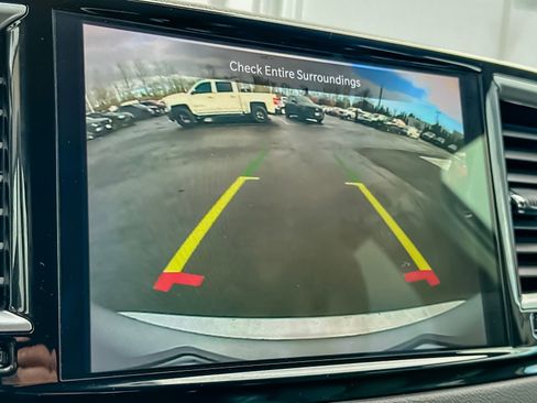 Used 2024 Chrysler Pacifica Touring-L image 19