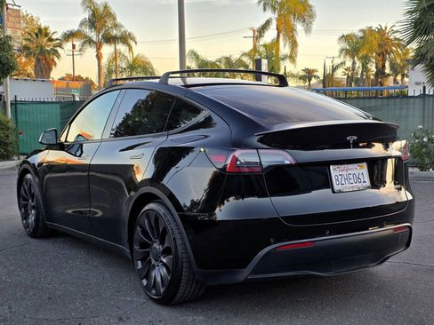 Used 2022 Tesla Model Y Performance image 3
