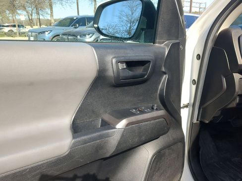 Used 2022 Toyota Tacoma SR5 w/ SR5 Appearance Package (SM) image 12