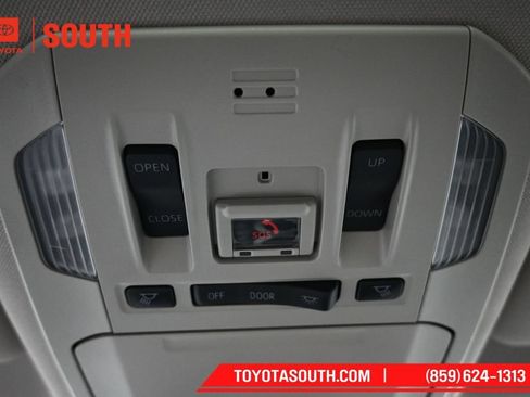 Used 2023 Toyota Highlander XLE AWD/4WD image 23