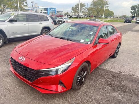 Used 2021 Hyundai Elantra SEL w/ Convenience Package image 2
