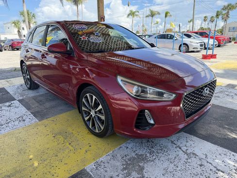 Used 2018 Hyundai Elantra GT FWD image 3