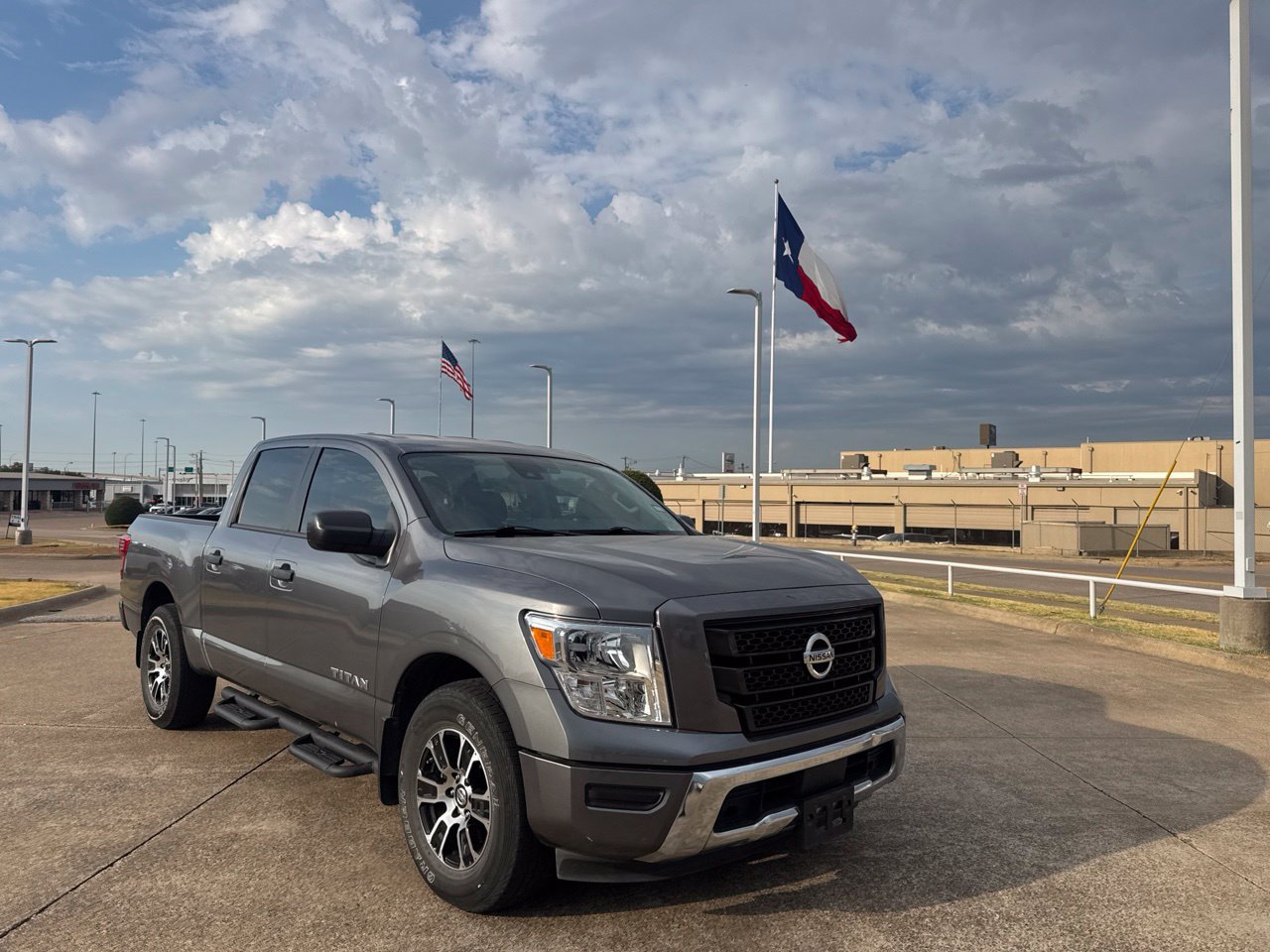 Certified 2022 Nissan Titan SV w/ Accessory Utility Package RWD image 2
