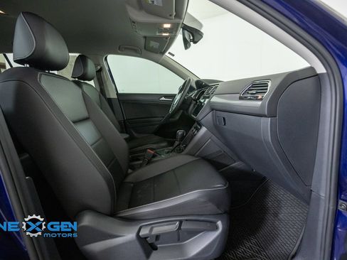 Used 2021 Volkswagen Tiguan SE FWD image 40