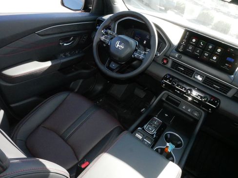 Used 2026 Honda Pilot Black Edition image 9