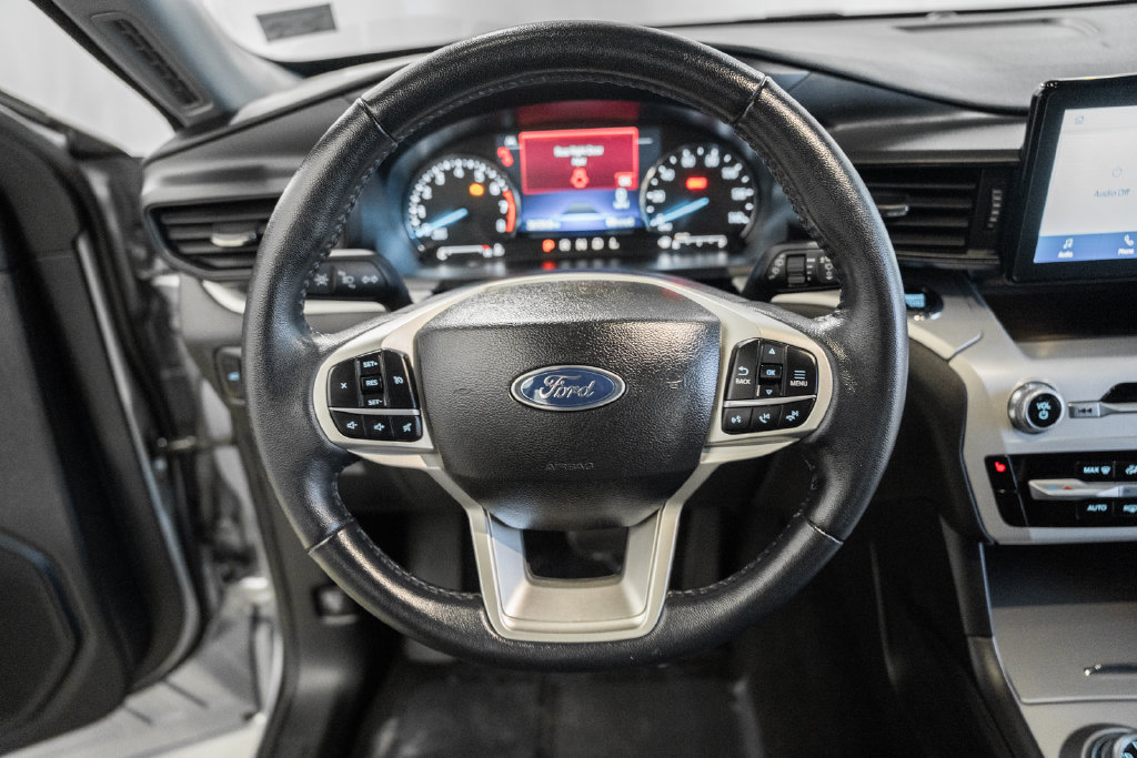 Used 2023 Ford Explorer XLT AWD/4WD image 24
