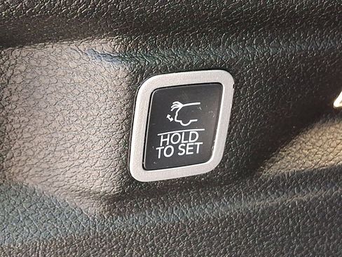 Used 2021 Jeep Grand Cherokee L Limited image 32