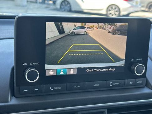 Used 2023 Honda Pilot LX image 17