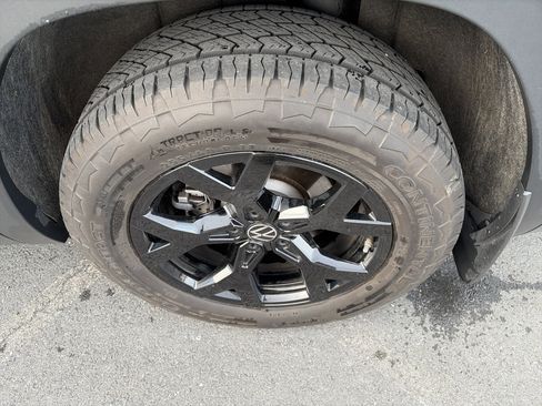 Used 2024 Volkswagen Atlas Peak Edition SE image 12