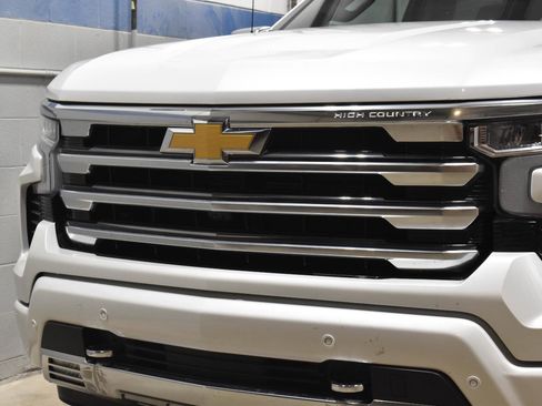 Used 2025 Chevrolet Silverado 1500 High Country w/ High Country Premium Package AWD/4WD image 30