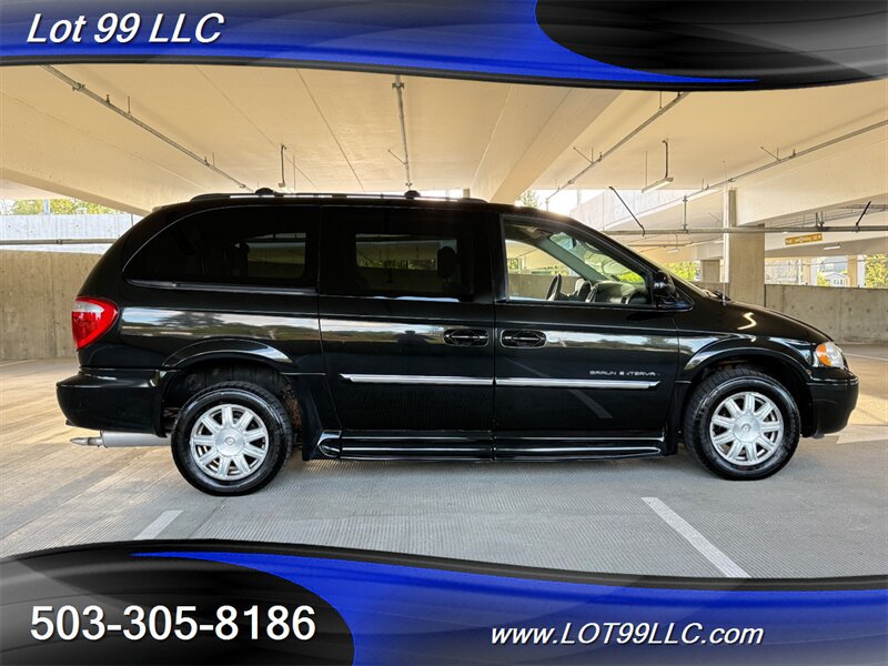 Used 2006 Chrysler Town & Country Touring w/ Trailer Tow Prep Group FWD image 13
