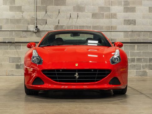 Used 2015 Ferrari California T RWD image 3