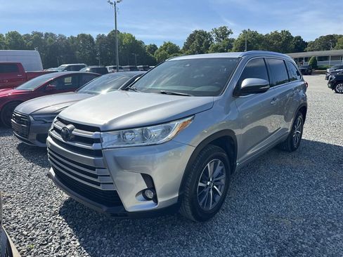 Used 2018 Toyota Highlander XLE FWD image 1