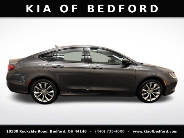 Used 2015 Chrysler 200 S w/ Navigation & Sound Group I FWD image 4